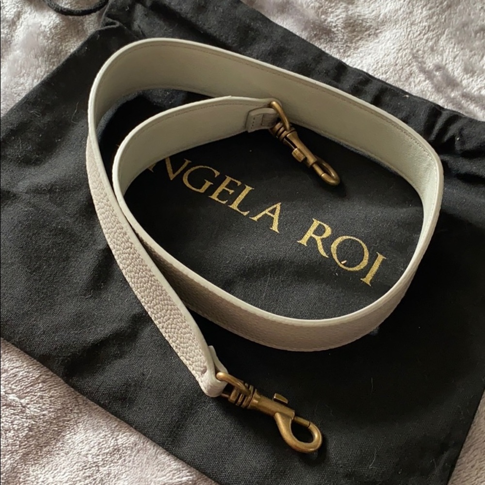 Angela Roi Angelou strap light gray